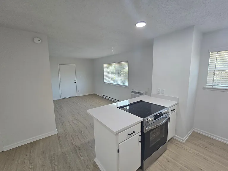 West Apartments — Photo 41