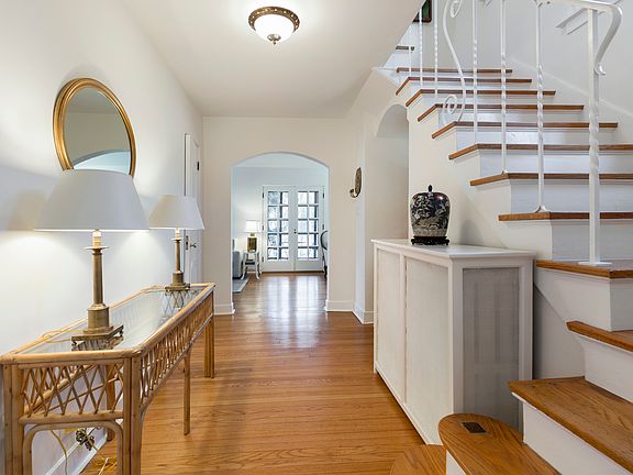 3rd image of 343 Carol Ct