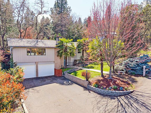 2nd image of 225 Coachman Dr