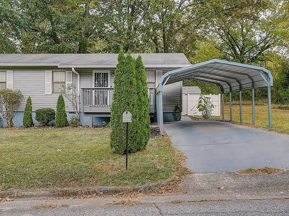 607 Zinn Parkway Dr, Anniston, AL 36201