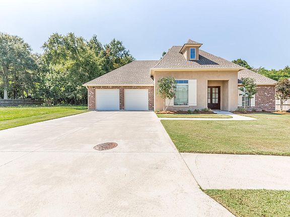 4th image of 207 Belle Maison Dr
