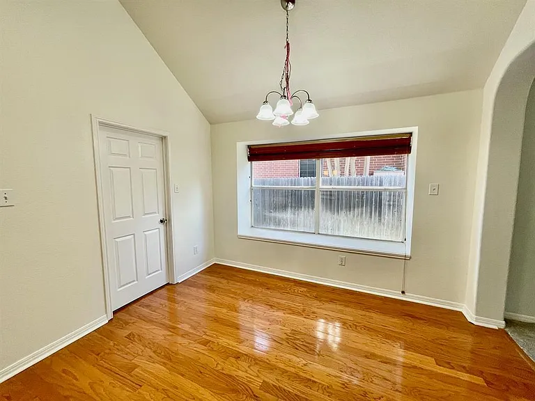 902 Cashew Ln — Photo 4
