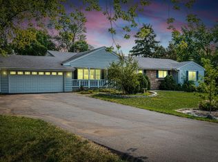 1049 N Dilleys Rd, Gurnee, IL 60031