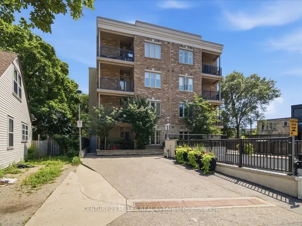 70 Stewart St #102, Oakville, ON L6K 1X5