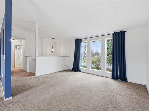 5th image of 4014 N Locust Rd