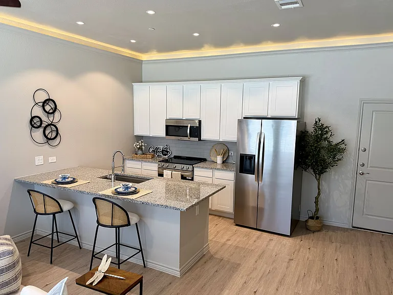 Peninsula Kitchen and Breakfast Bar (Plan 2221)