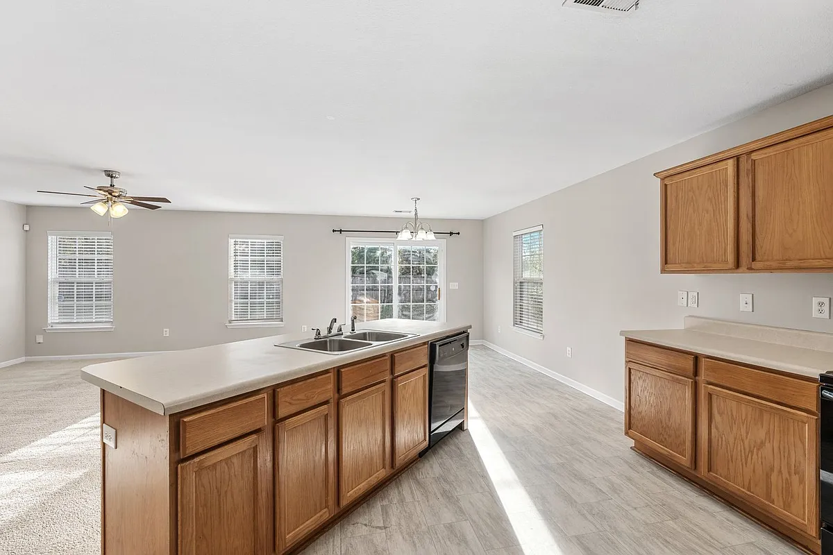 Building Photo - 205 Hawthorne Creek Ct