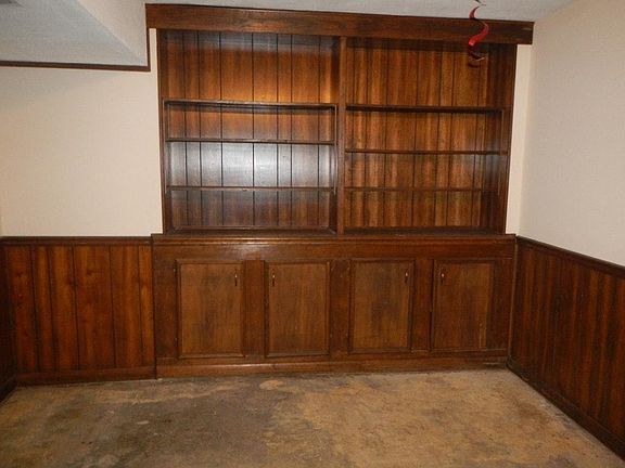 Basement Shelves now has carpet