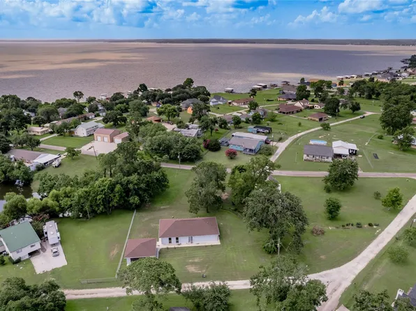 20 Coolcrest Dr, Pointblank, TX 77364