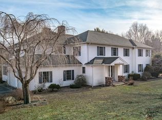 8 Oakwood Dr, Webster, MA 01570