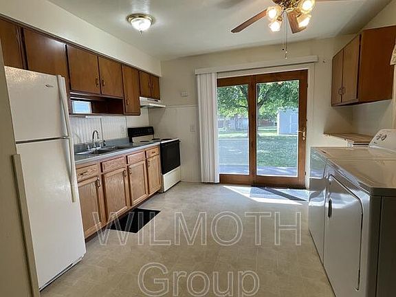 5th image of 251 N Center Ln