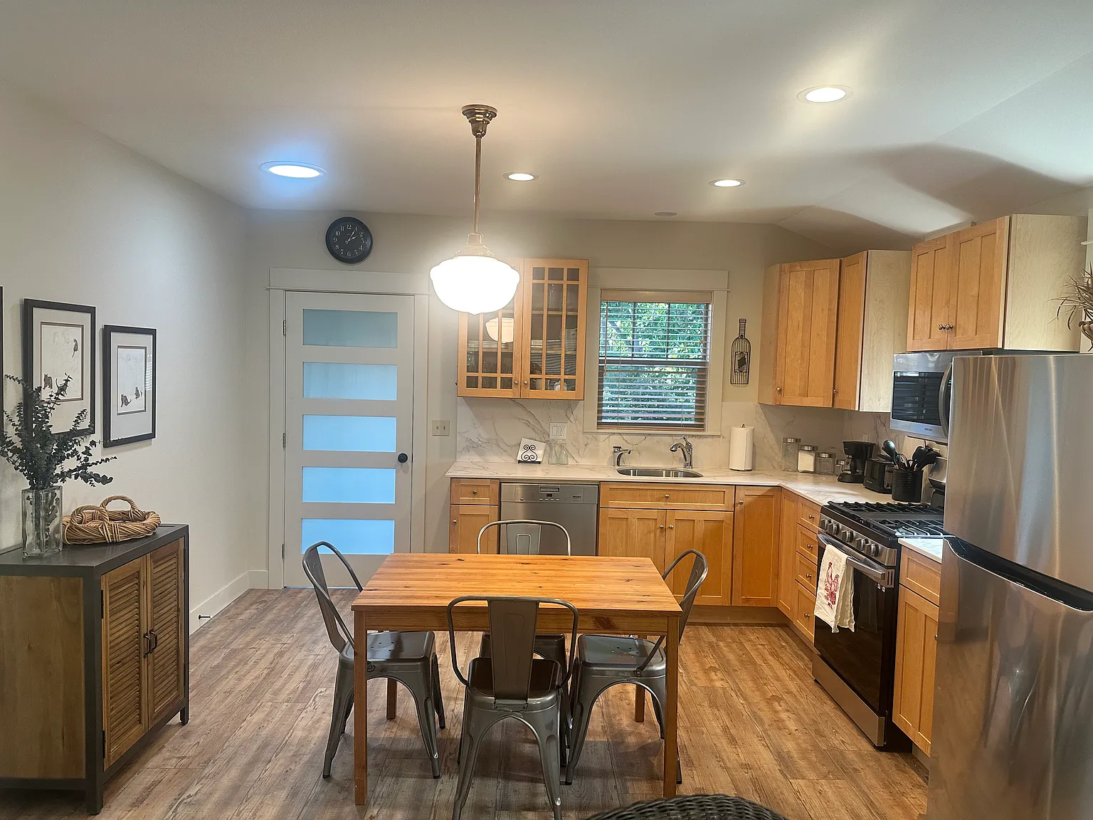 2 bed, 800 sqft, $3,200 — Photo 2