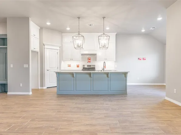 12317 SW 32nd St, Yukon, OK 73099