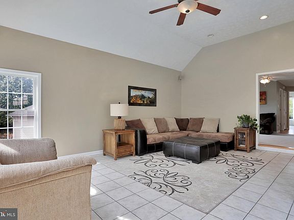 4th image of 209 Combe Dr