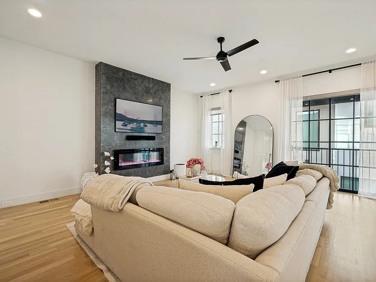 4220 Hawthorne Ave #103 — Photo 8