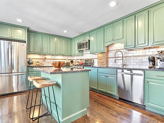 5th image of 417 Bunker Hill St Unit 2