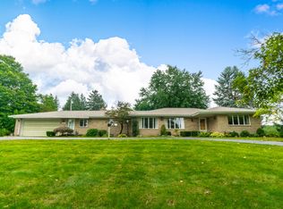 61611 Silver Lake Rd, South Lyon, MI 48178
