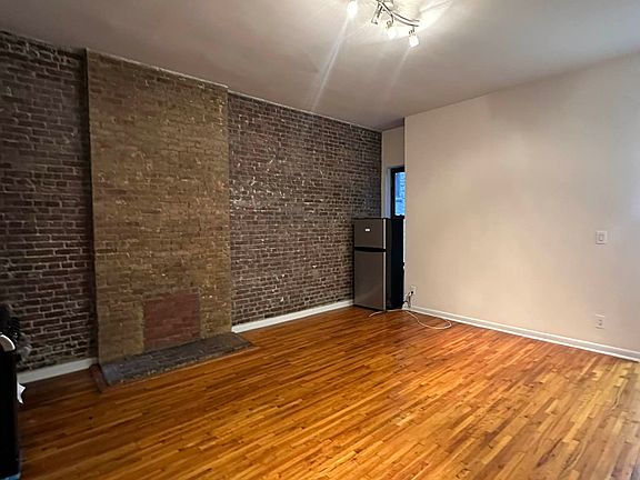 5th image of 239 W 21st St APT 3B