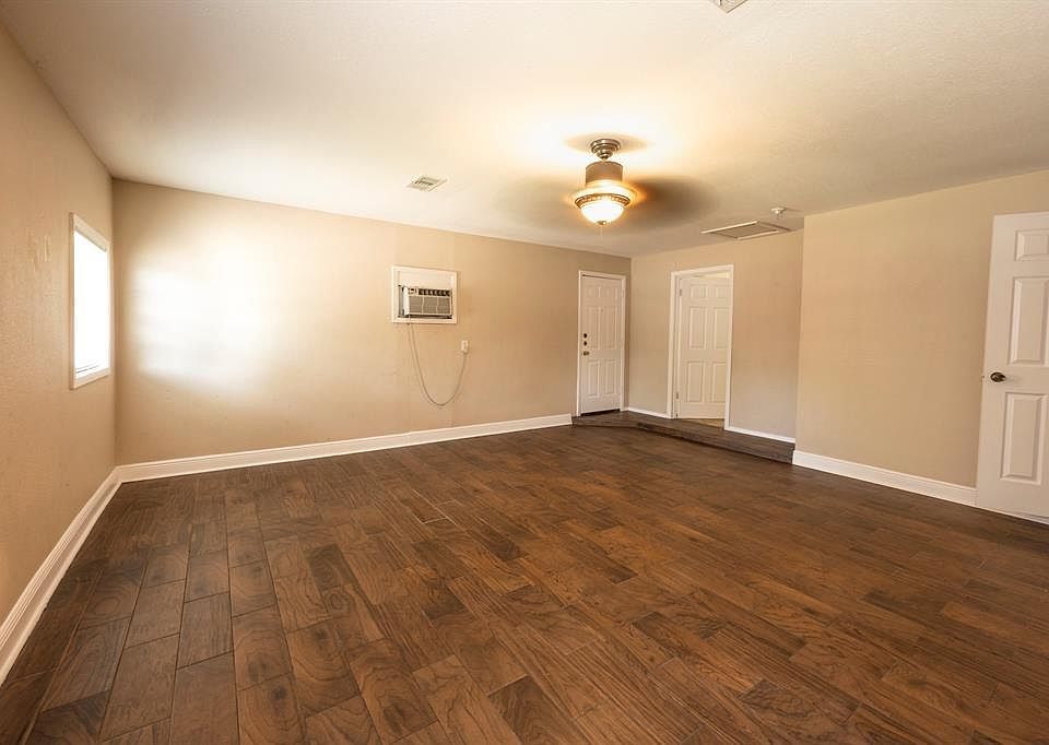 1st image of 6400 Craigwood Cir