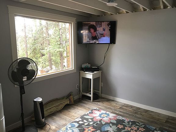 4th image of 595 Lodgepole Dr