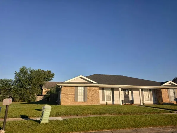3308 Oak Dr, Violet, LA 70092