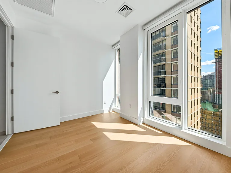 250 W 49th St #12703 — Photo 9
