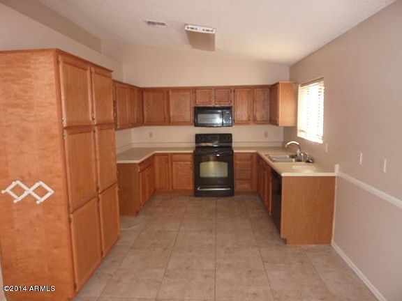 3rd image of 11137 E Grove St