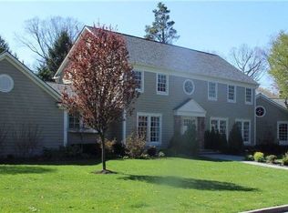 9 Madonia Ct, Manhasset, NY 11030