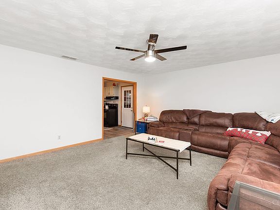 4th image of 302 Adare Ct