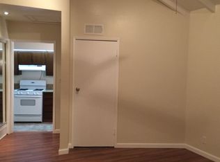 221 Del Mar Ave APT B, Costa Mesa, CA 92627