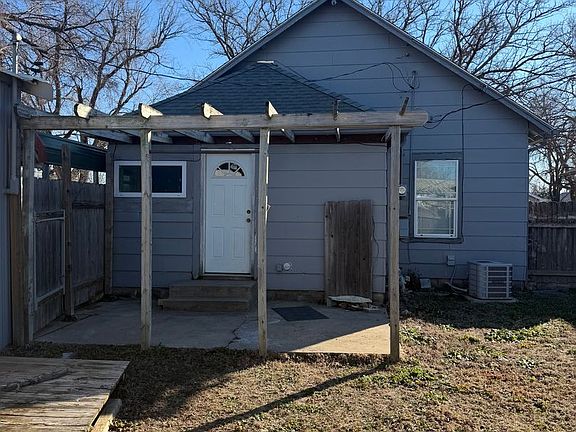 2nd image of 610 W 12th Ave