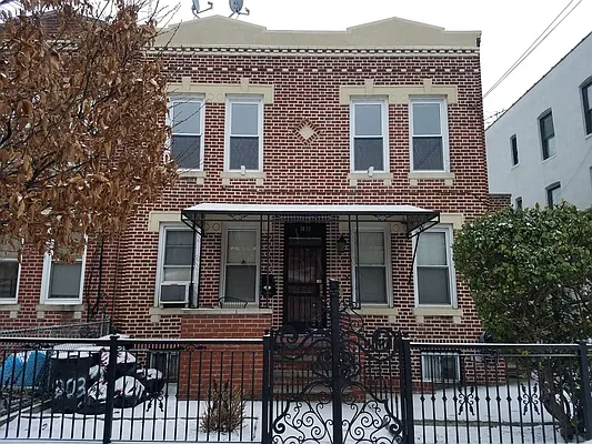 Rented by Living Dream Realty | media 18