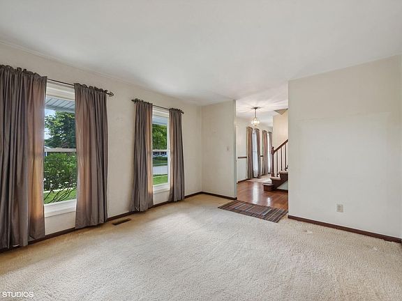 4th image of 3701 Oak Grove Dr
