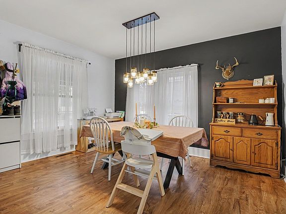 4th image of 209 S Cottage Ave