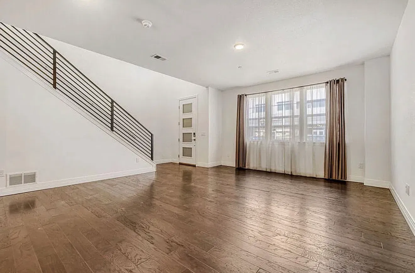 3 bed, 2.5 bath, 1601 sqft, $2,300 — Photo 3