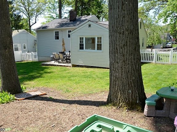 2nd image of 1 Willow St
