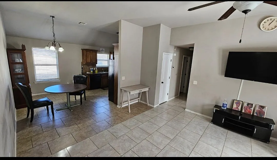 3 bed, 2.0 bath, 1240 sqft, $1,650 — Photo 3