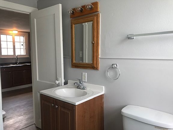 5th image of 27 Wilkes Ave #2