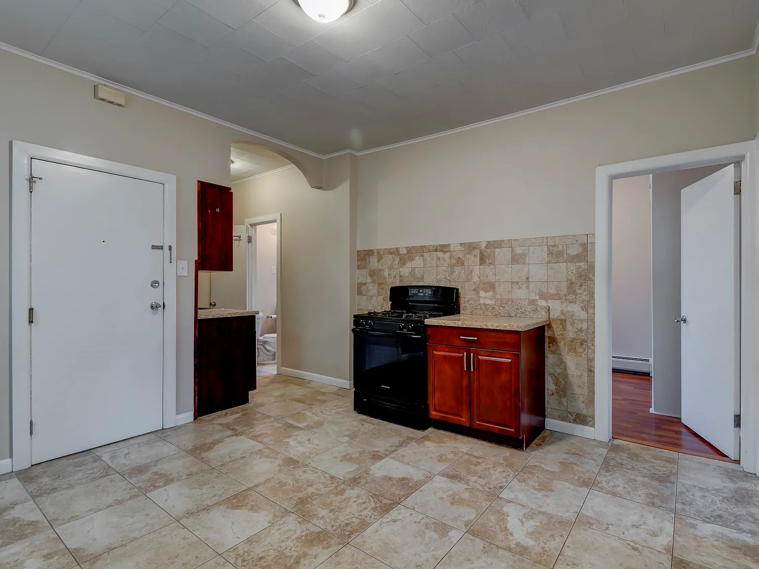 2 bed, 1.0 bath, $1,900 — Photo 2