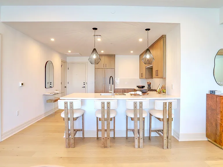 931 Madison St #405 — Photo 5