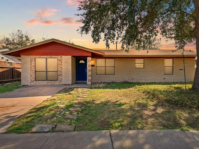 1110 Shephard Dr — Photo 1