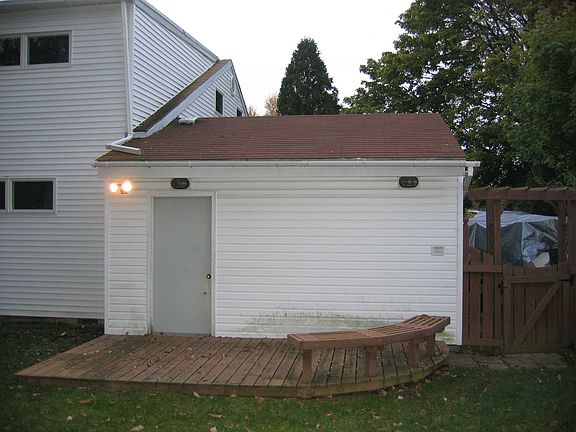 Rear Deck/Garage