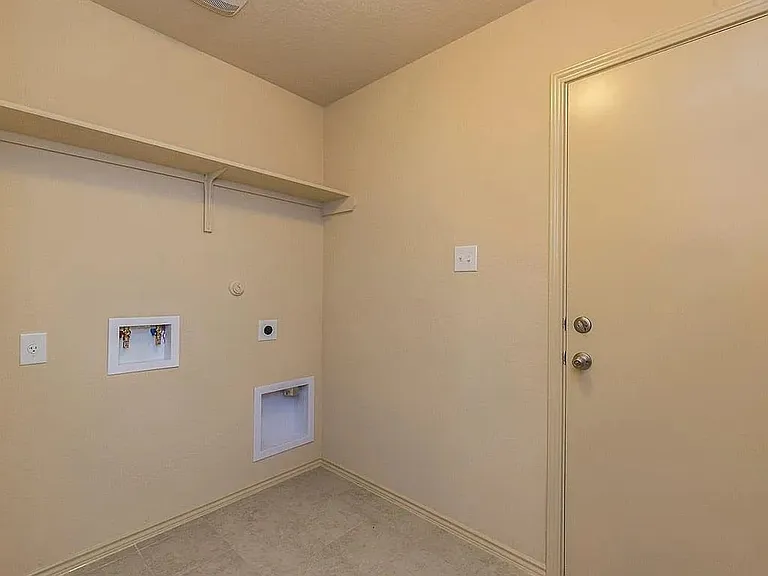 224 Lake Gln — Photo 15