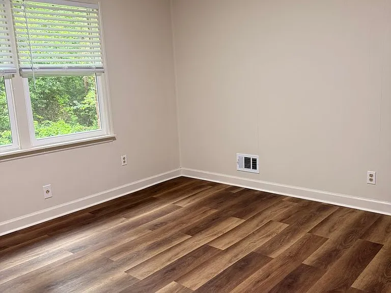 1041 Backman Rd — Photo 5