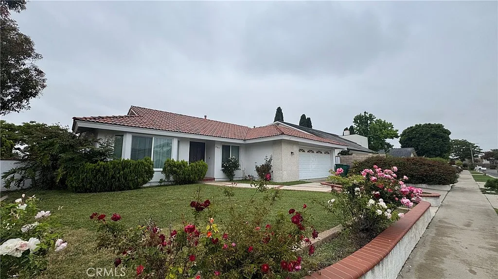 4 bed, 1721 sqft, $5,500 — Photo 2