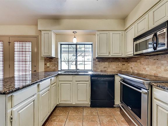 3rd image of 1410 Bradford Pl
