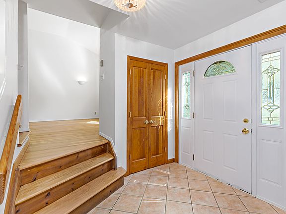 2nd image of 399 Chestnut Ct