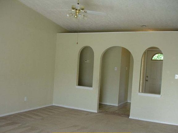 5th image of 2911 NE Lakeview Cir