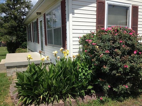 5th image of 104 Wood St