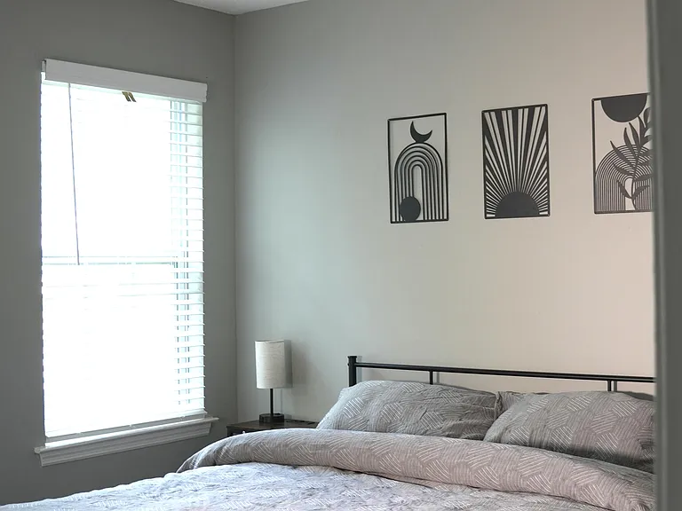 Silverwood Dr — Photo 1